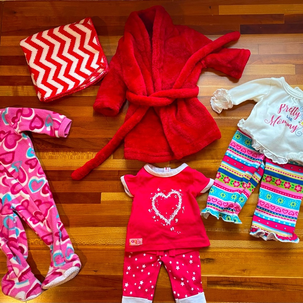 Lot of sleepwear for 18” dolls. Adorable for doll play! Excellent condition!